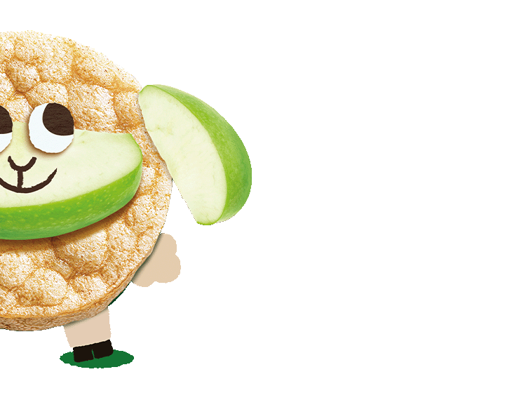 cartoon sheep made from Organix apple ricecakes and apple slices
